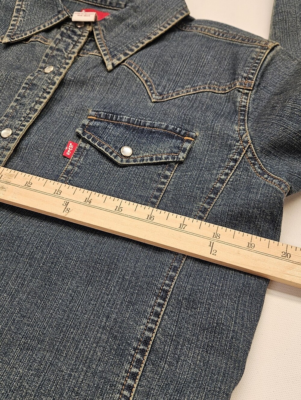 LEVI’S Vintage Western Denim Shirt Womens Size LARGE Long Sleeve Pearl Snaps - Picture 7 of 10